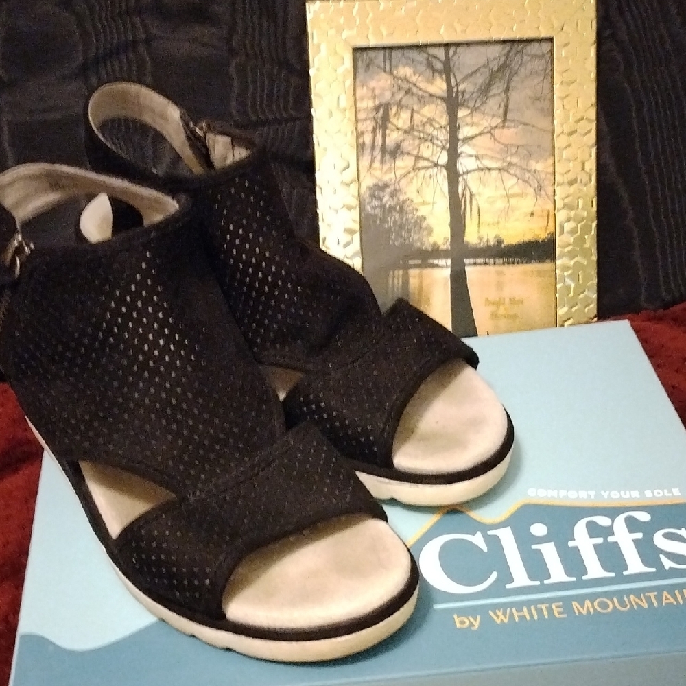 Cliffs by White Mountain Black Sandals